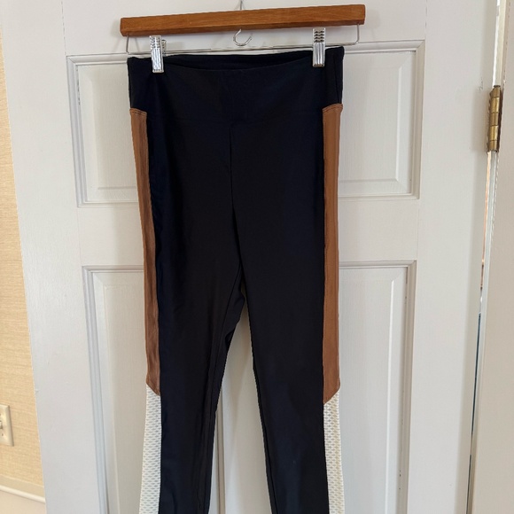 Size Large Koral Leggings with contrasting tan and ivory side detail - Picture 1 of 5